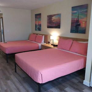 Zimmer mit Queensize-Bett und mit Ozeanblick